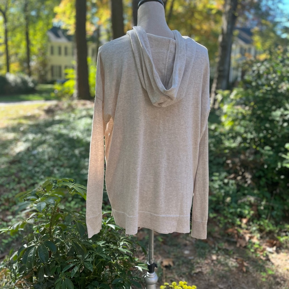 Vineyard Vines 🐳 Logo Hooded SweaterTop, Oatmeal, XL, EUC - Picture 4 of 10